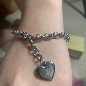Chain bracelet with the meter “M” on it
